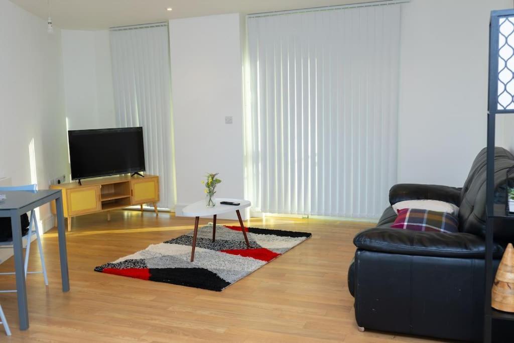 1 Bed Luxury Comfortable Apt Londen Buitenkant foto